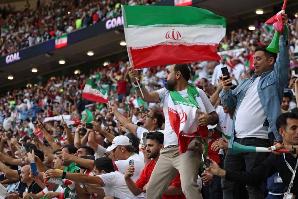 Los aficionados iraníes coparon el estadio Ahmad Bin Ali de Doha.
