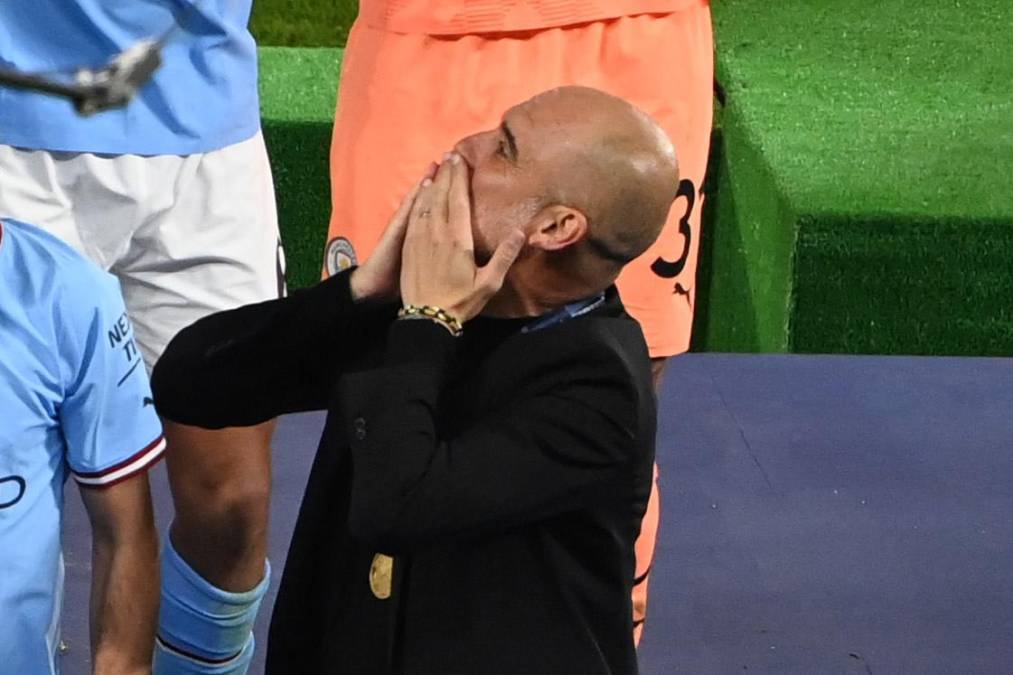 Pep Guardiola repartiendo besos luego de consagrarse campeón de Europa como DT del Manchester City.