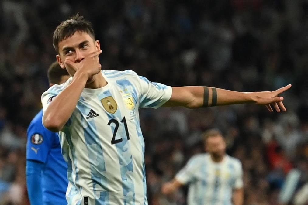 La celebración de Paulo Dybala tras su gol ante Italia.