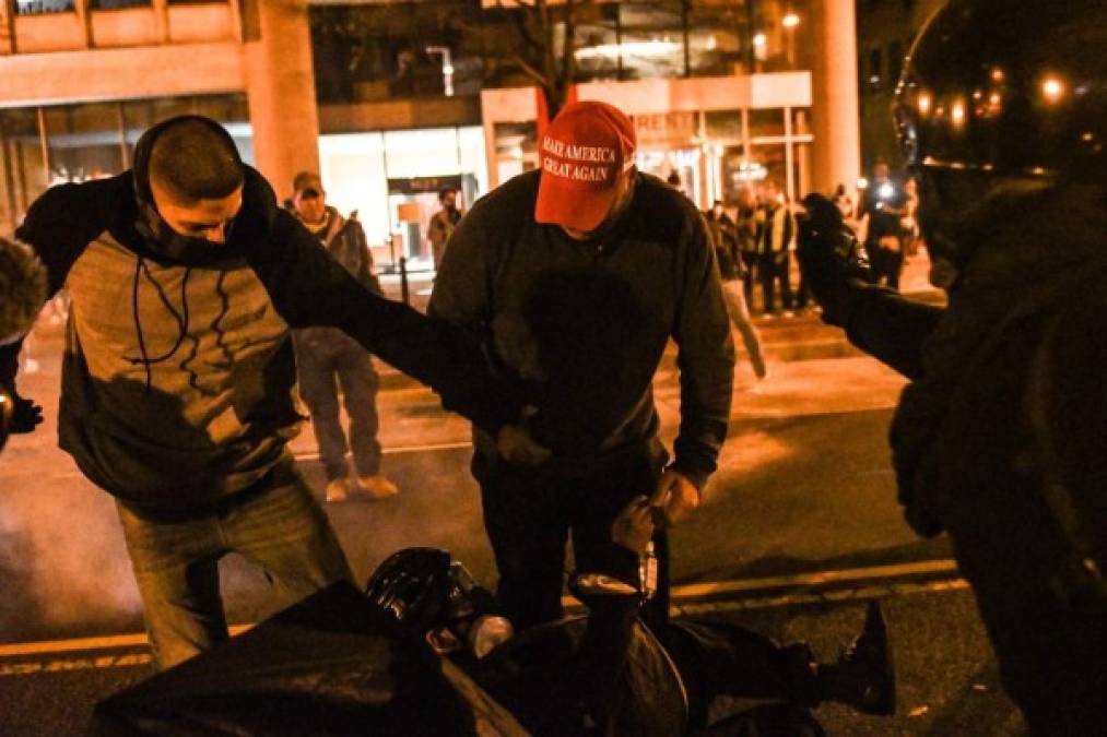 Estalla la violencia entre los seguidores de Trump y Antifa