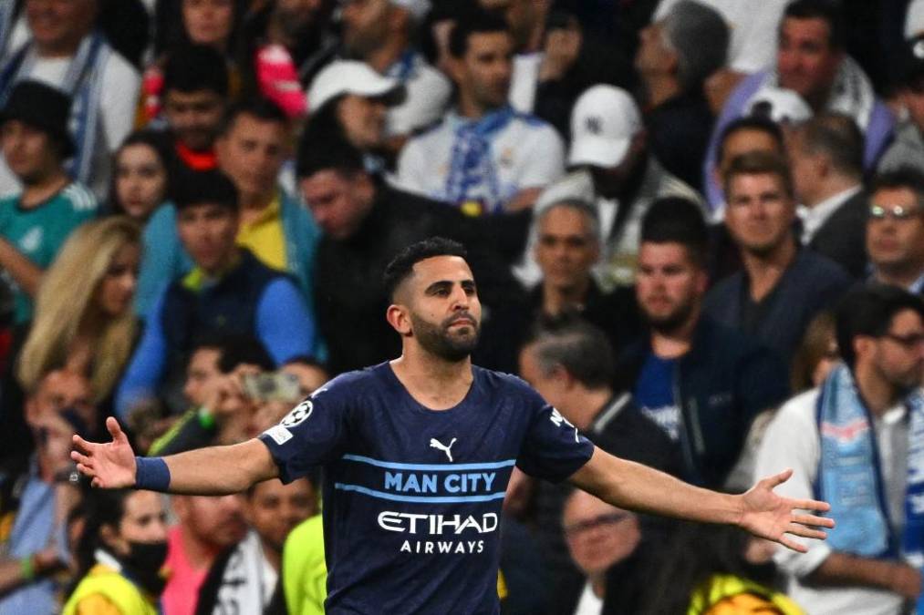 Riyad Mahrez dejará las filas del Manchester City y medios reportan que el AC Milan es el club que más se ha interesado en ficharle.