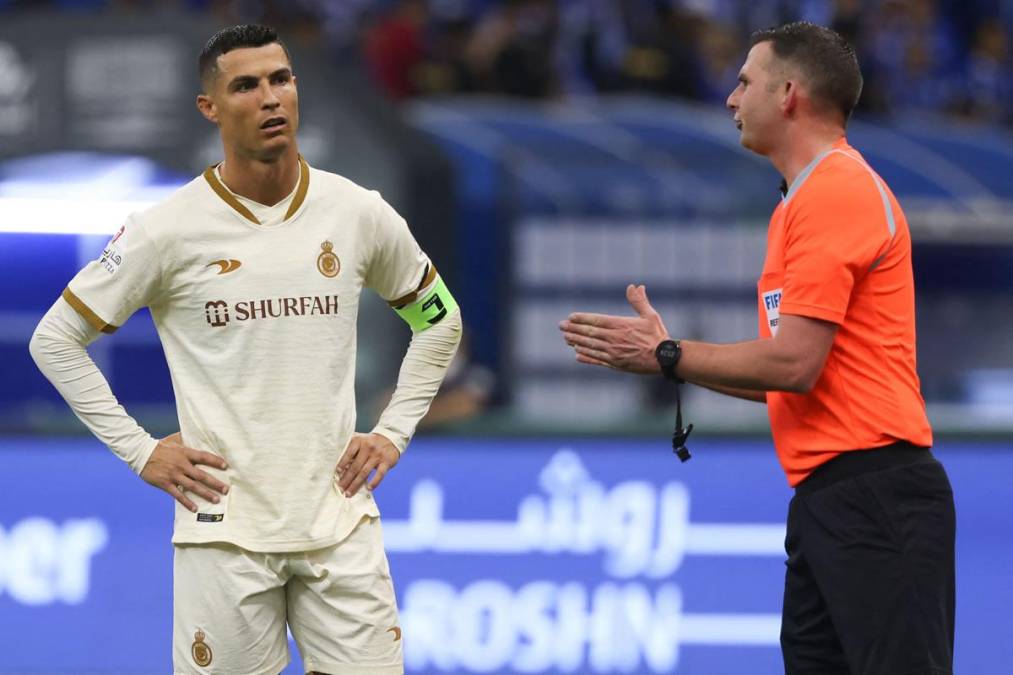 Por dicha acción, Cristiano Ronaldo vio la tarjeta amarilla que le mostró el árbitro inglés Michael Oliver.