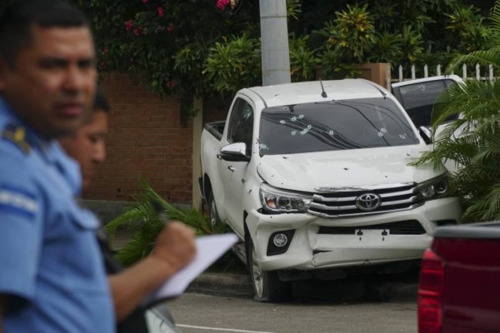 En el asiento trasero quedaron muertos Marvin Evelio Santiago García y el guardaespaldas Gustavo Adolfo Fúnez.