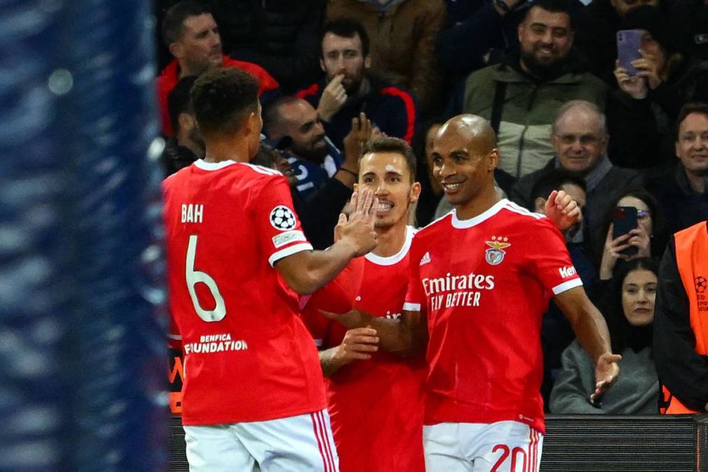 El Benfica se llevó un empate 1-1 contra el PSG con un gol de penal de Joao Mario. Así lo celebraron.