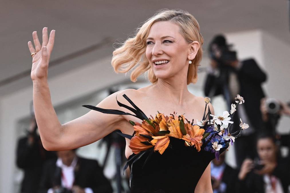  “Tár”, narra la historia de una aclamada directora de orquesta interpretada por Cate Blanchett y que hoy recogió el aplauso tras su estreno en el Festival de Venecia.