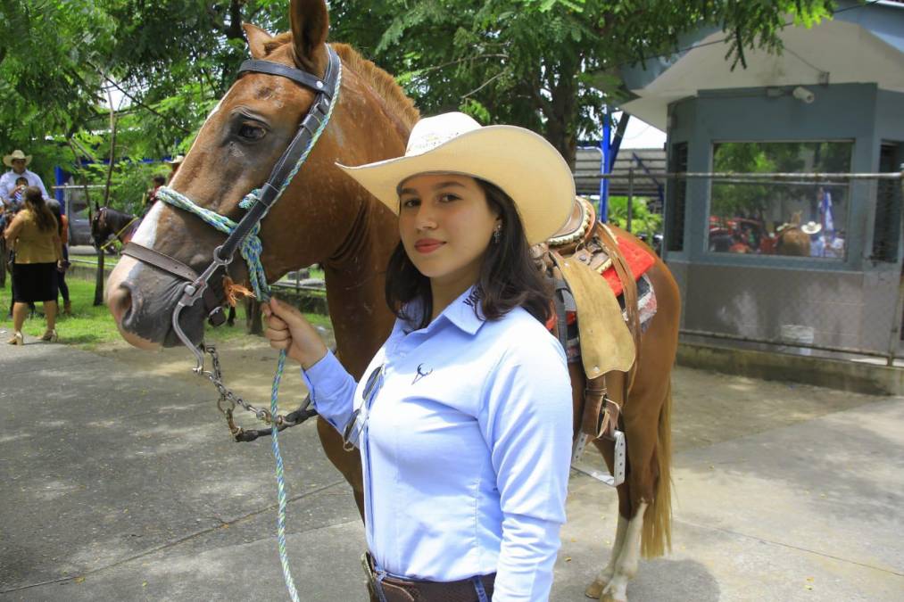 Gabriela Estrada fue una de las jinetes en el desfile.