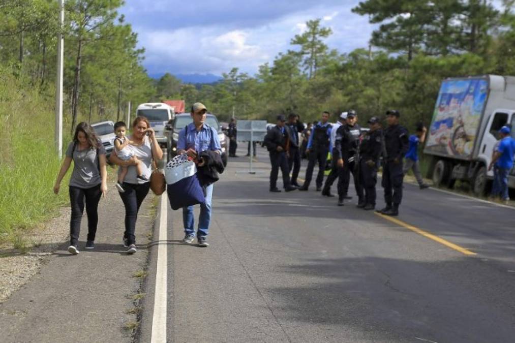 El hondureño Wilber Díaz dijo que van a esperar en la frontera la llegada de todo el contingente para cruzar a México ante la posible intención de frenarlos por parte de la Policía como ocurrió en la frontera Honduras-Guatemala.