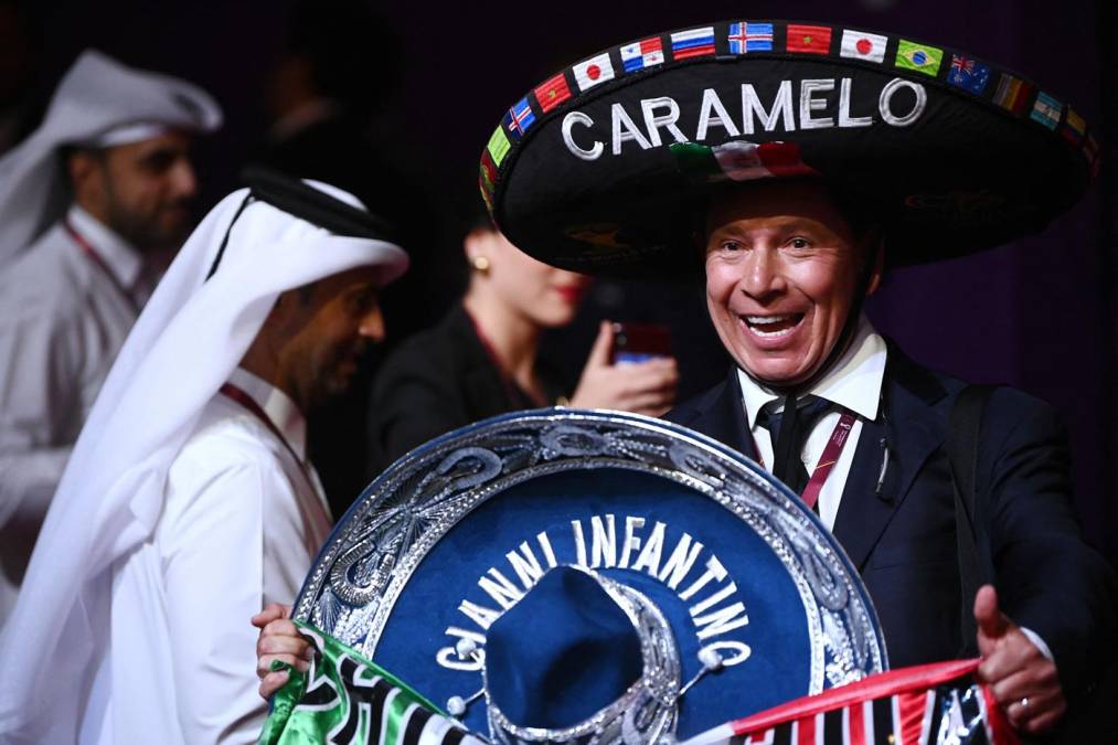 Este aficionado mexicano, de nombre Caramelo, fue invitado al sorteo del Mundial de Qatar 2022 y se robó el show.