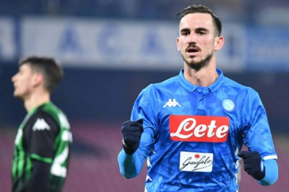 Fabián Ruiz Peña: Medios italianos señalan que el volante dejará al Napoli ya que cuenta con una sorpresiva oferta del Real Madrid. El mediocampista español está valorado en unos 40 millones de euros. Foto AFP.