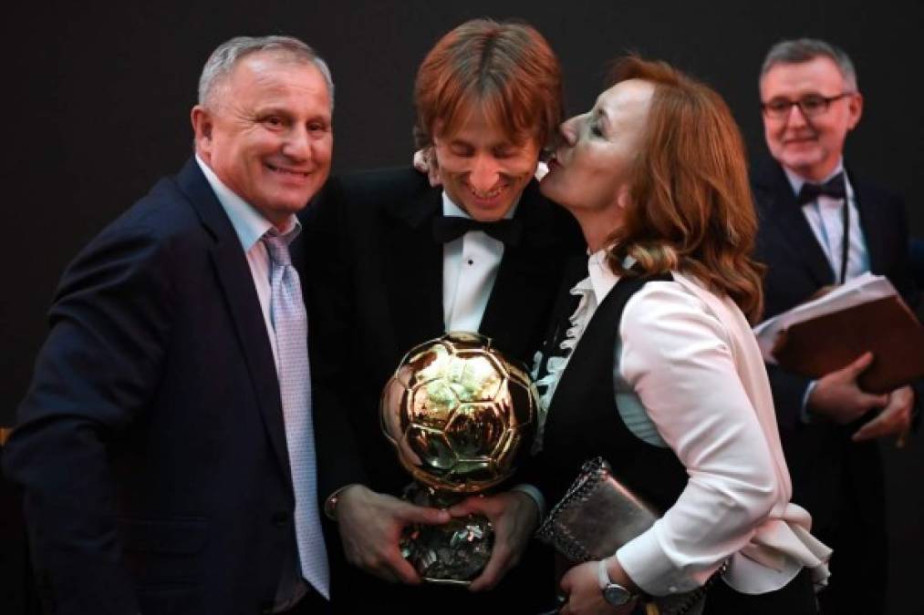 Luka Modric también fue felicitado por sus padres.