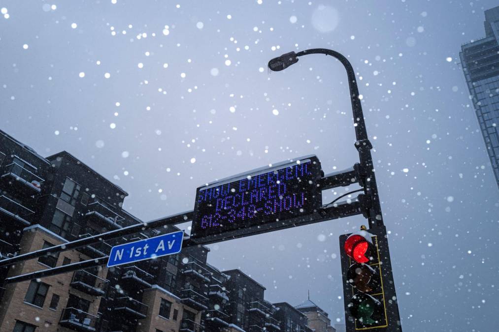 “Por primera vez en este siglo hay advertencias de nevadas en las montañas del sur de California”, dijo la meteoróloga Danielle Banks, del Weather Channel. “Los avisos cubren áreas desde Santa Bárbara al norte de Los Ángeles”, concluyó.