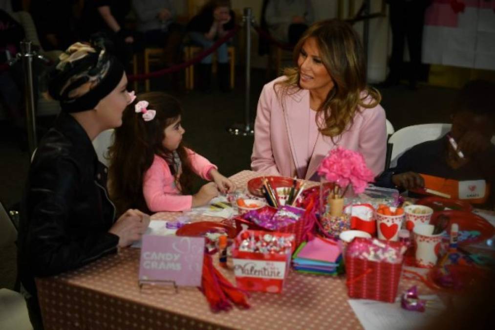 Como es de constumbre, Melania lució impecable y para esta ocasión llegó completamente de rosa.