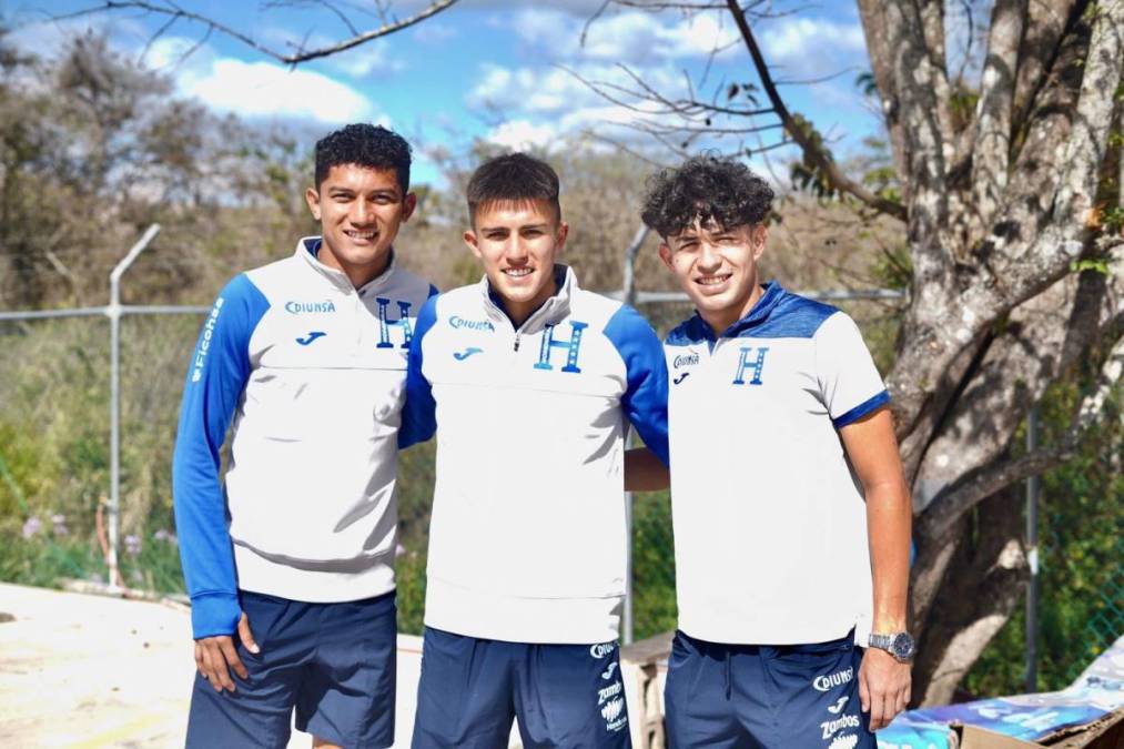 Otro de los nuevos rostros de la Sub-20 de Honduras es el volante Sebastián Pacheco (centro) quien cuenta con hasta tres nacionalidades.