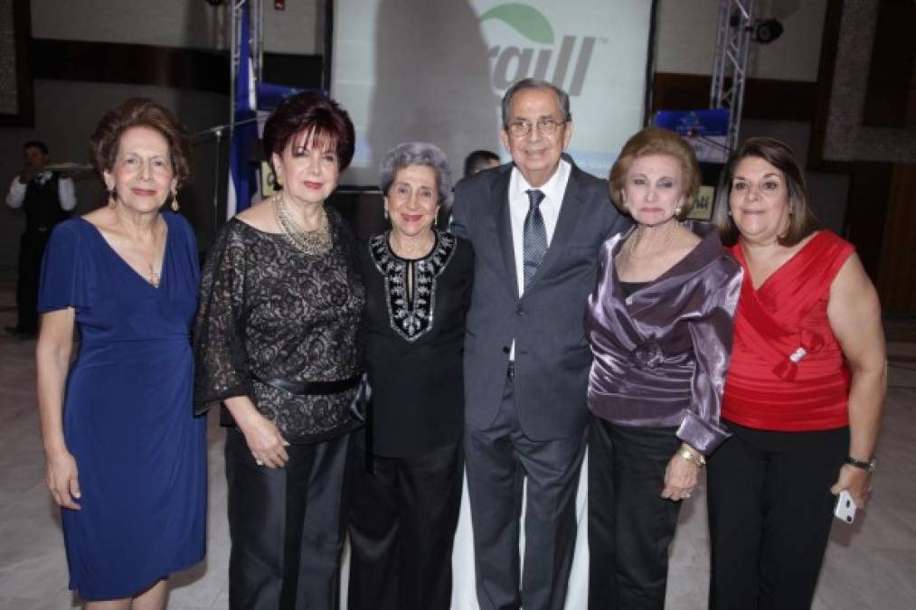 Ivonne Kattán, Sandra Mourra, Nena Larach, José Francisco Saybe, Ivonne Abud y Rosemary Saybe.