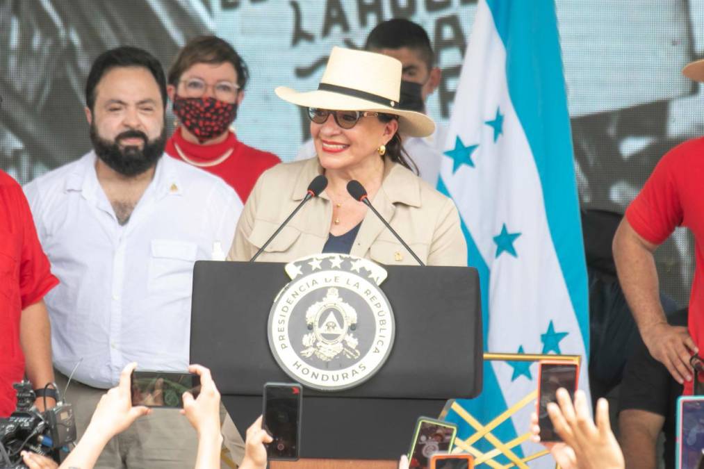 Pareja presidencial encabezó marchas del Día del Trabajador en San Pedro Sula y Tegucigalpa