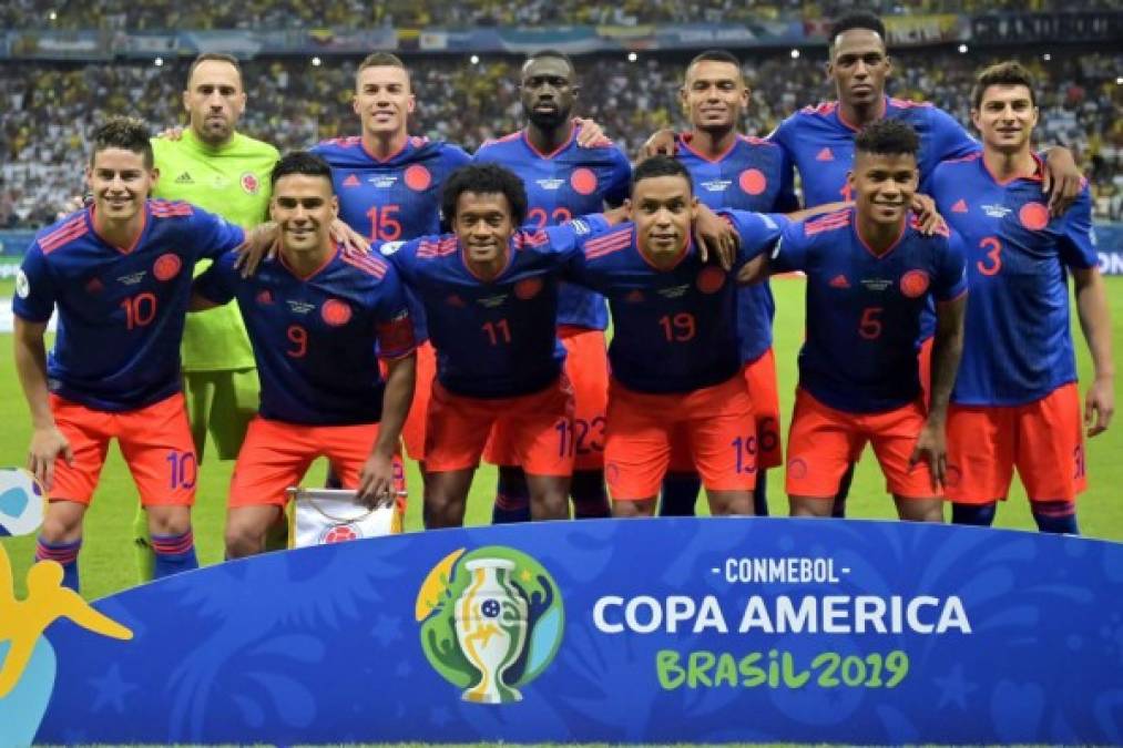 El 11 titular de Colombia posando previo al partido contra Argentina.