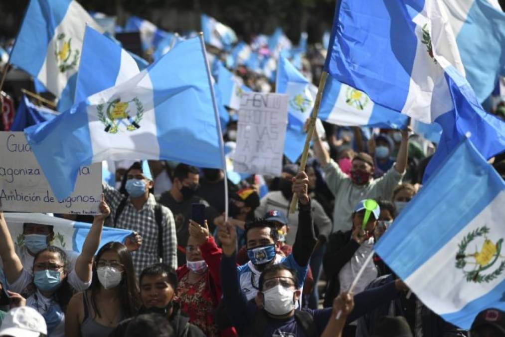 La manifestación estaba convocada para un par de horas después del mediodía frente al Palacio Nacional de la Cultura, sede del Gobierno ubicada en el centro de la Ciudad de Guatemala.<br/>