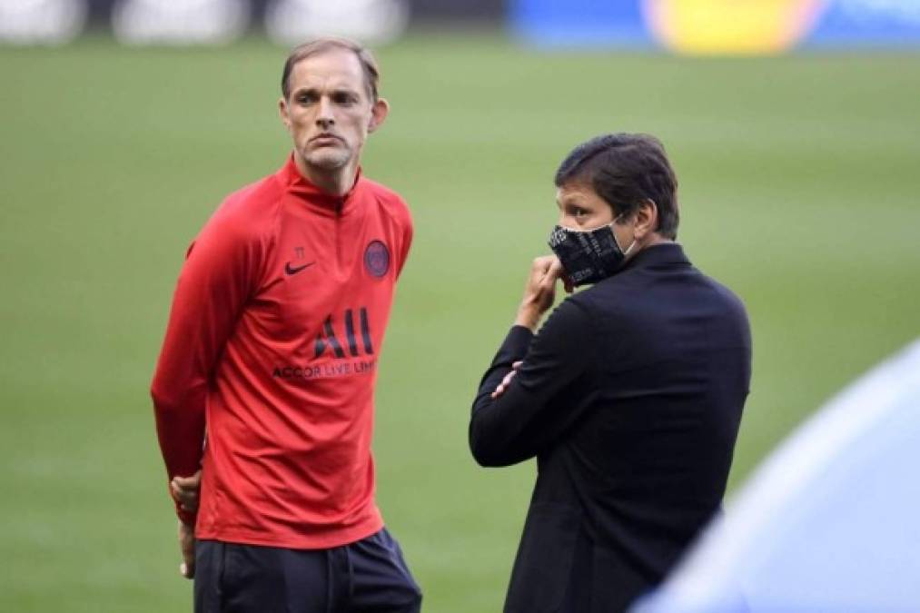 Thomas Tuchel compareció ante los medios y explicó cuáles son las piezas que le faltan a su PSG para esta temporada. 'Las prioridades están claras. Necesitamos un delantero , un central o mediocentro. Debemos encontrar sustitutos a quienes se han ido. Tenemos una plantilla corta', dijo el entrenador alemán.