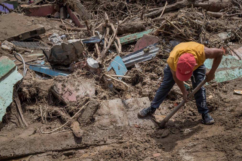 Desastre por lluvias deja una docena de casas derrumbadas en Venezuela