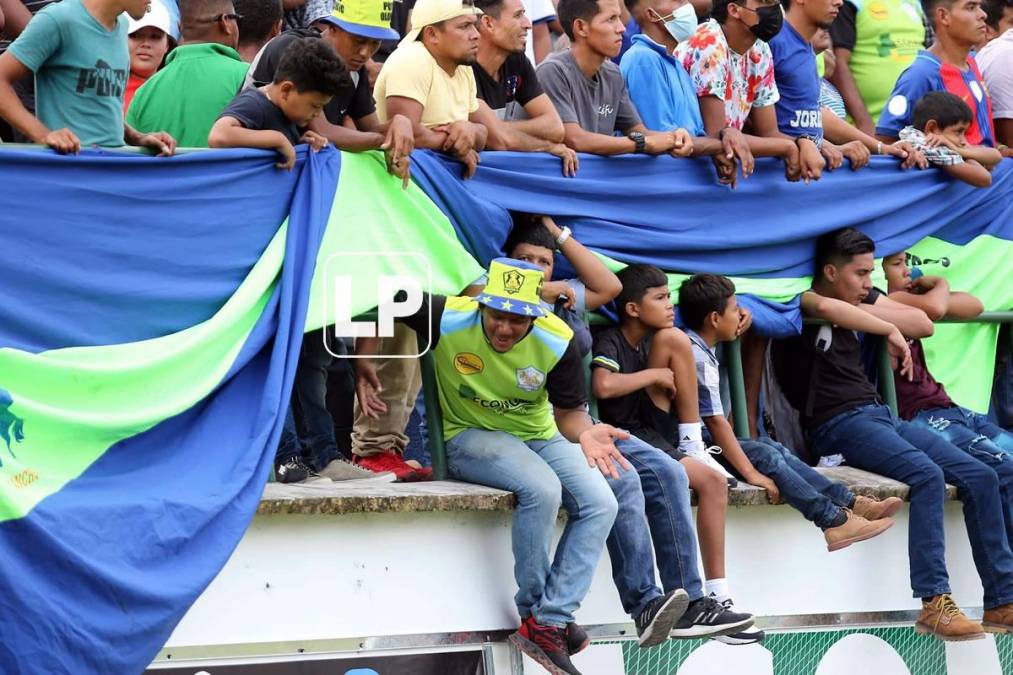 Los aficionados del Olancho FC apoyaron a su equipo annte Motagua.