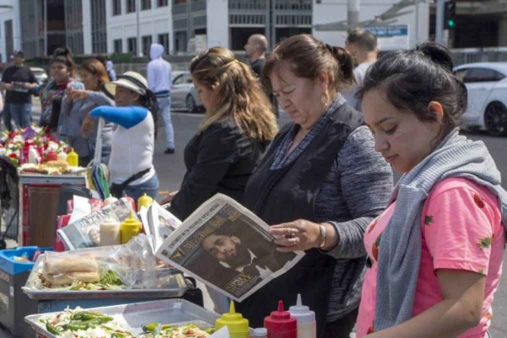 Orgulloso de sus orígenes modestos y callejeros en South Los Angeles, una zona conocida por la pobreza y la criminalidad, Ermias Asghedom, el nombre real del artista, no solo fue uno de los raperos más prominentes de la costa oeste en los últimos años sino que también destacó por su labor filantrópica para sacar adelante a su comunidad.<br/><br/>'Nipsey se podría haber comprado una casa en Calabasas (una lujosa ciudad del sur de California) e invertido su dinero en fondos de alto riesgo sin rostro, pero en lugar de eso se enfocó con firmeza en reconstruir (el barrio de) Crenshaw', escribió el periodista Jeff Weiss en su obituario de la revista Complex.<br/>