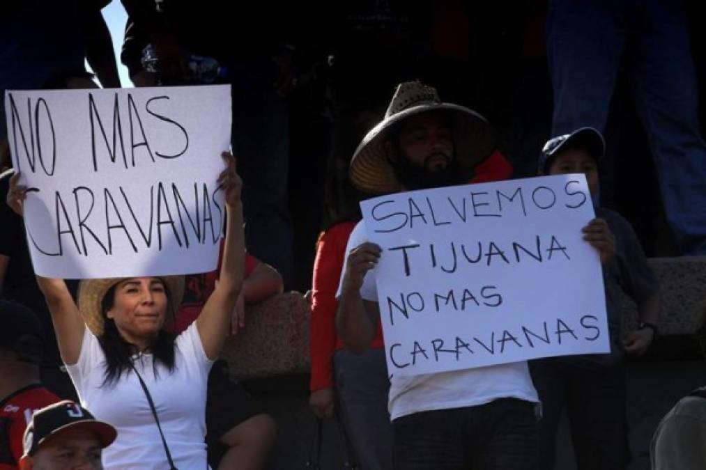 '¡Despierta México, no queremos problemas, fuera los maras (bandas centroamericanas), México para los mexicanos', 'No más caravana', 'No a la invasión, son algunos de los gritos y leyendas que han compartido los protestantes.