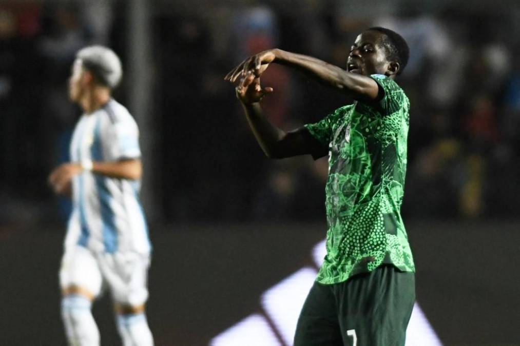 La selección de Nigeria dio el impacto de la jornada al eliminar al anfitrión <b>Argentina</b>, a la que derrotó por 2-0-.