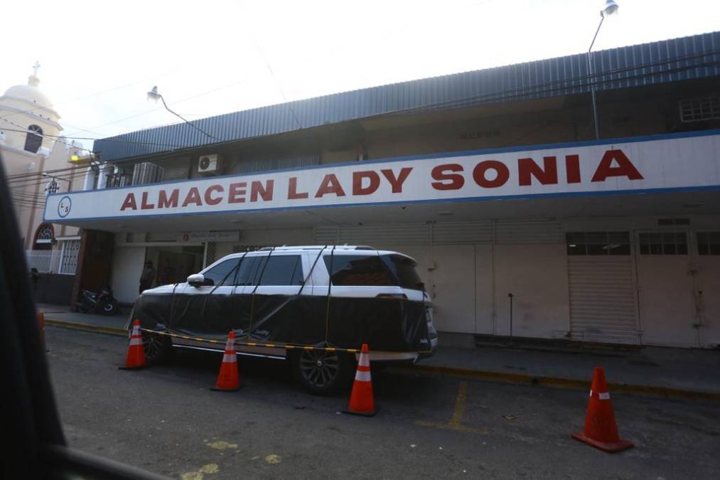 Almacén Lady Sonia tiene más de 50 años de fundación. Ofrecen productos de belleza y barbería. Están ubicados en barrio El Centro, 5 avenida entre 4 y 5 calle.