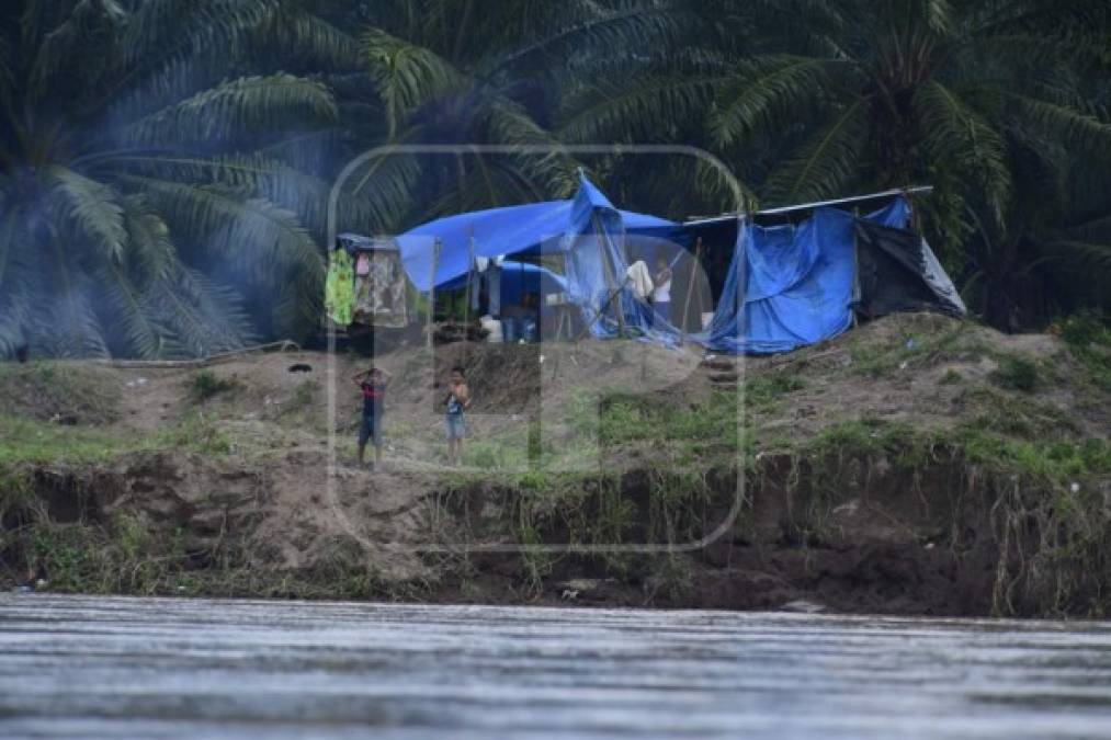 Sus pobladores sufren en silencio, ya que por las aberturas de los bordos aún están atrapados en sus comunidades.