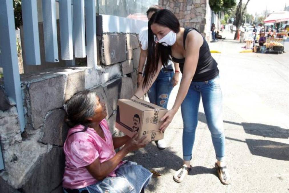 El presidente de México, Andrés Manuel López Obrador dijo que estos gestos de la mafia no le sirven al país, azotado por la violencia del narcotráfico, y que el verdadero apoyo sería no incurrir en actividades criminales.