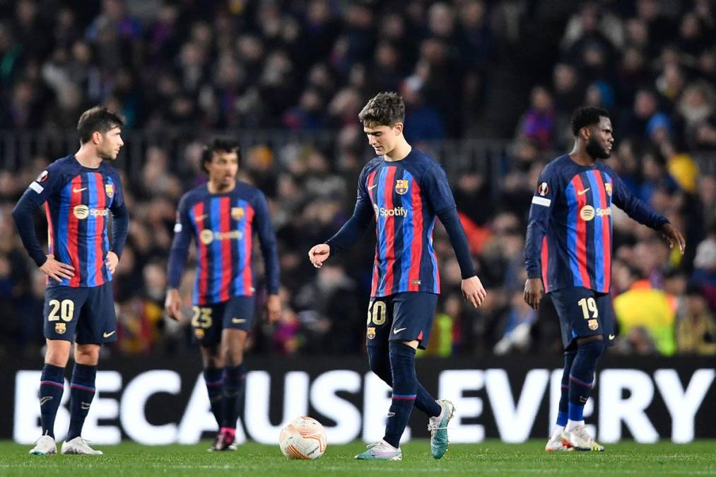 Los rostros de los jugadores del Barcelona tras el gol de Marcus Rashford.