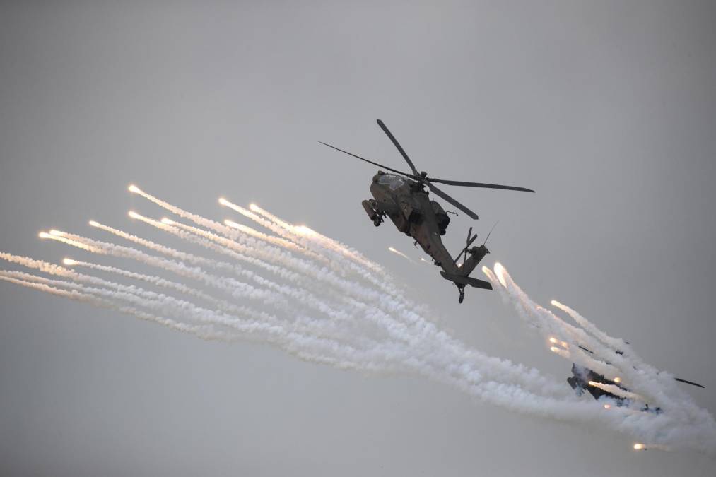 Las fuerzas estadounidenses aportaron también helicópteros Apache, lanzacohetes múltiples M270A1 o el vehículo de reconocimiento nuclear, biológico y químico M1135. 