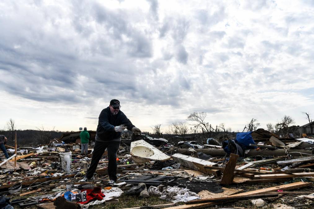 Con al menos 88 fallecidos en 5 estados, la tormenta que generó el viernes por la noche más de 30 tornados se convierte en la más mortífera desde 2011, cuando perdieron la vida 324 personas en una ola de más de 360 torbellinos que devastaron Alabama, Arkansas, Misisipi, Tennessee y Carolina del Norte, entre otros. 
