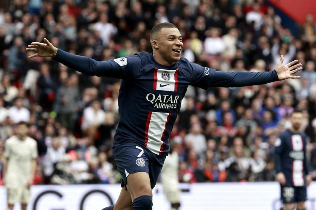 3) Kylian Mbappé (Fútbol): El jugador del PSG es el más joven de la lista y se coló en el TOP 3 de los deportistas mejores pagados del mundo según Forbes.