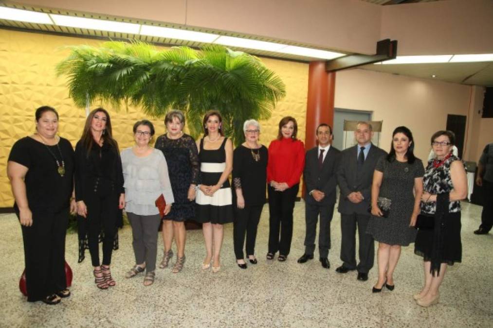 Leticia Banegas, Carmen Chahín, Martha Molanphy, Leticia Figueroa, Suyapa Monterroso, Ada Hernández, Ana Barletta, Wilfredo Cerrato, Marco Martínez, Giovanna Lara y Aqua Milla.