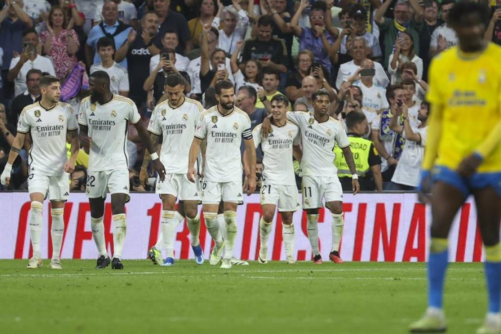 El Real Madrid sufrió este miércoles para ganar 2-0 a Las Palmas en la séptima jornada de Liga y quedarse a un punto del liderato del campeonato, al que se aupó el sorprendente Girona con su victoria 2-1 contra el Villarreal.
