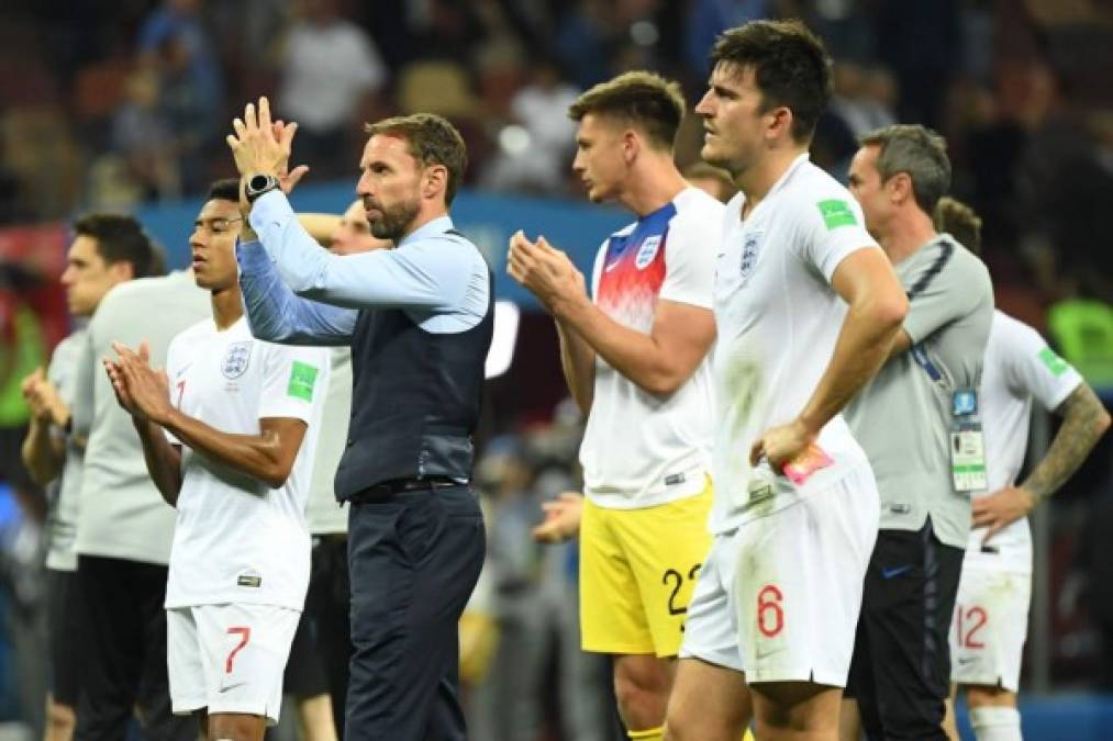Los jugadores de Inglaterra agradecieron a los aficionados ingleses su apoyo.