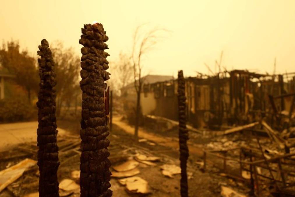 California lleva meses peleando contra incendios forestales atizados por la sequía, vientos fuertes y temperaturas elevadas.