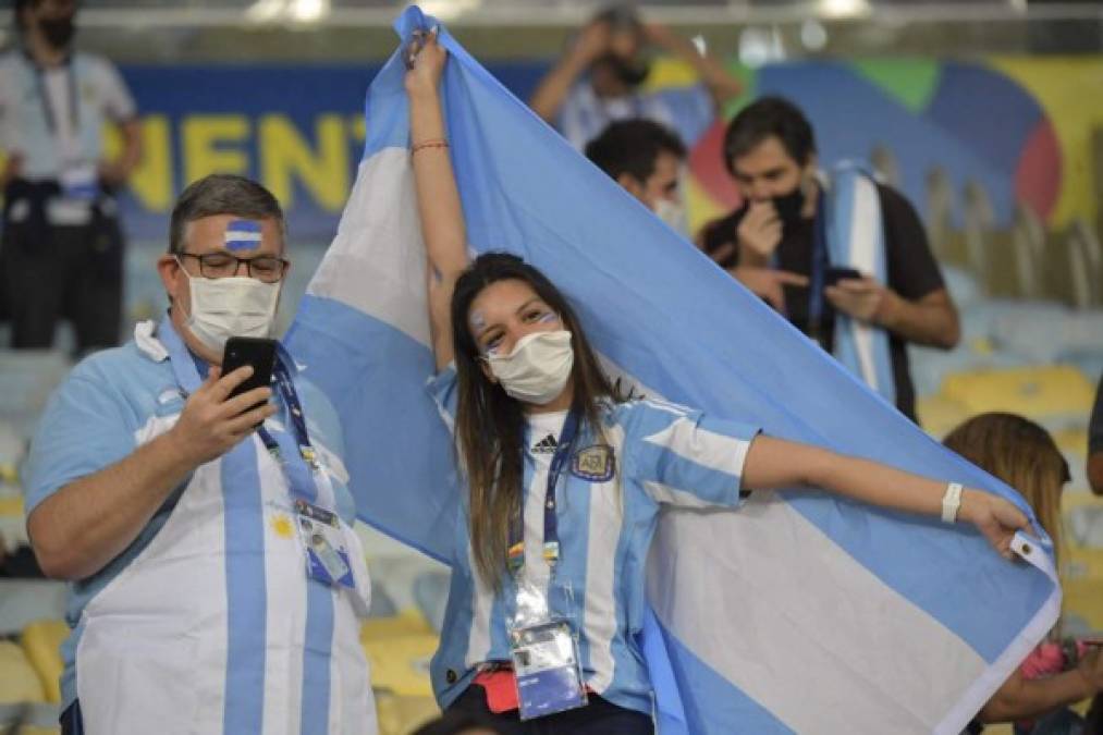 El uso de mascarilla es obligatorio y se debe respetar la distancia de al menos dos metros, exactamente igual a lo ocurrido en la final de la Copa Libertadores de 2020, en el mismo estadio, entre Santos y Palmeiras, en enero, donde asistieron 5.000 personas de las 78 mil que caben en el estadio.