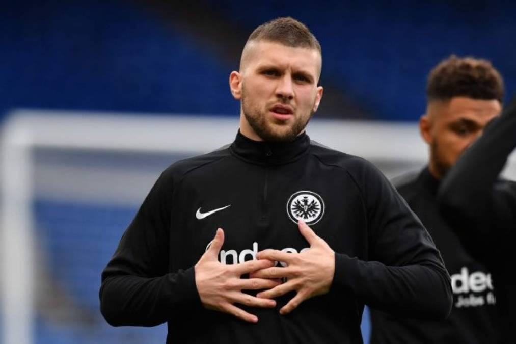 El Bayern Múnich tiene un nuevo objetivo en el mercado de fichajes. Se trata del jugador del Eintracht de Frankfurt, Ante Rebic, según publica el diario Bild. El delantero croata está en la agenda del conjunto bávaro.