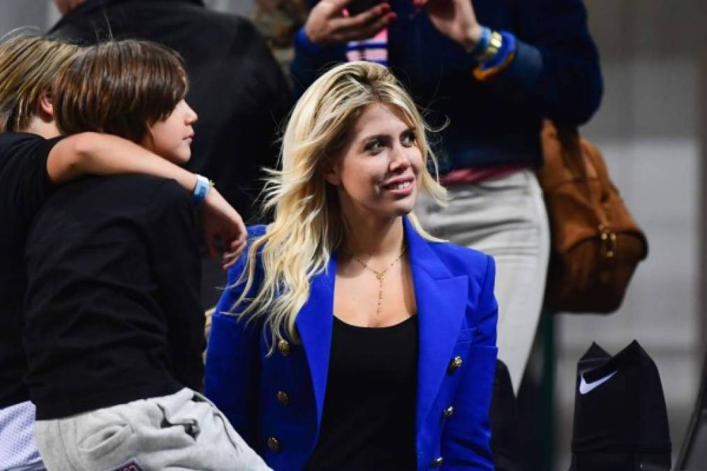 Wanda Nara, esposa de Mauro Icardi, fue la sensación en las gradas del Giuseppe Meazza. Foto AFP