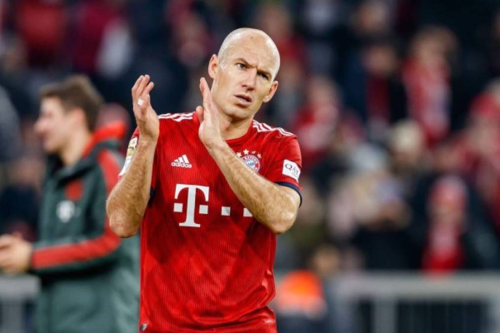 Arjen Robben: El experimentado mediocampista holandés de 35 años de edad se ha despedido de manera oficial del Bayern de Múnich. La prensa de Holanda informa que podría volver al PSV.