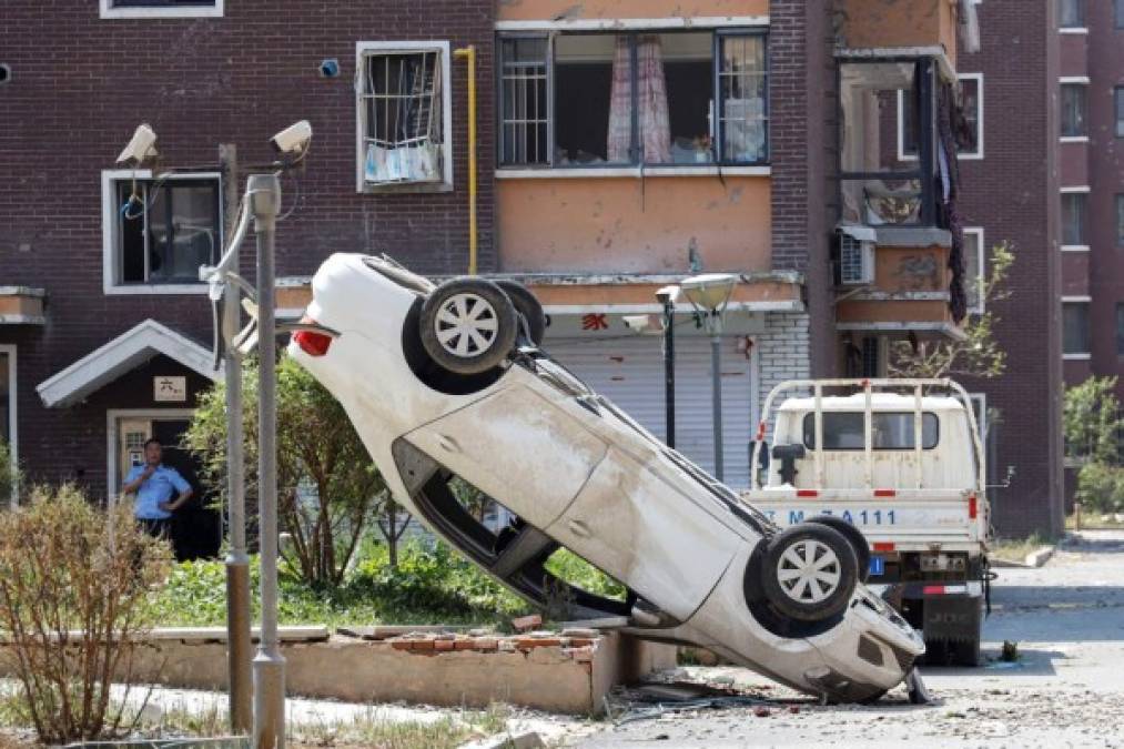 Al menos seis personas murieron y casi 200 resultaron heridas tras el paso de un poderoso tornado en el noroeste de China, que provocó también devastación.