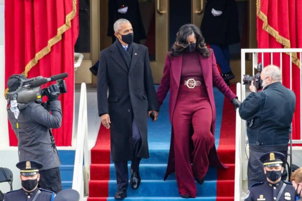 Michelle Omaba lució espectacular con su atuendo en morado, enviando un mensaje importante que llama al entendimiento, al diálogo y a vuelta a la normalidad. <br/>