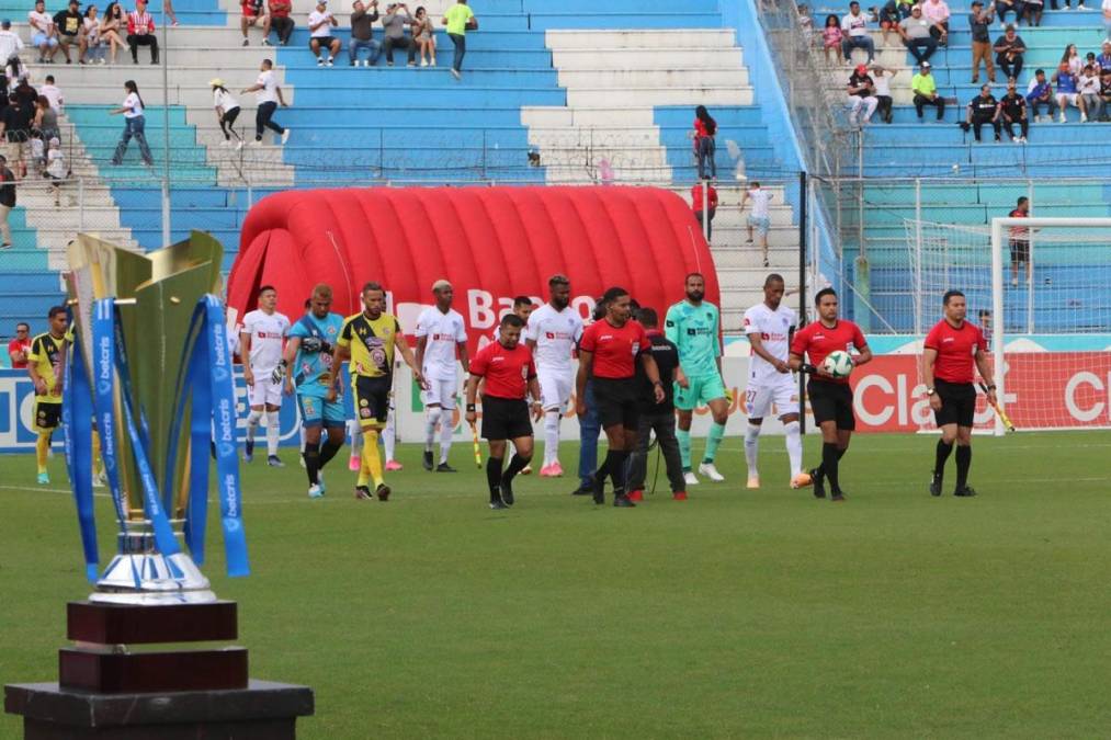 Olimpia y Génesis se enfrentaron en el partido de vuelta de las semifinales del Torneo Apertura 2023 en el estadio Nacional Chelato Uclés.