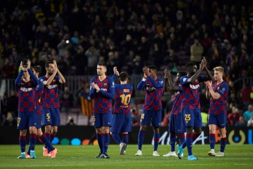 Los jugadores del Barcelona agradecieron el apoyo de los aficionados en el Camp Nou.