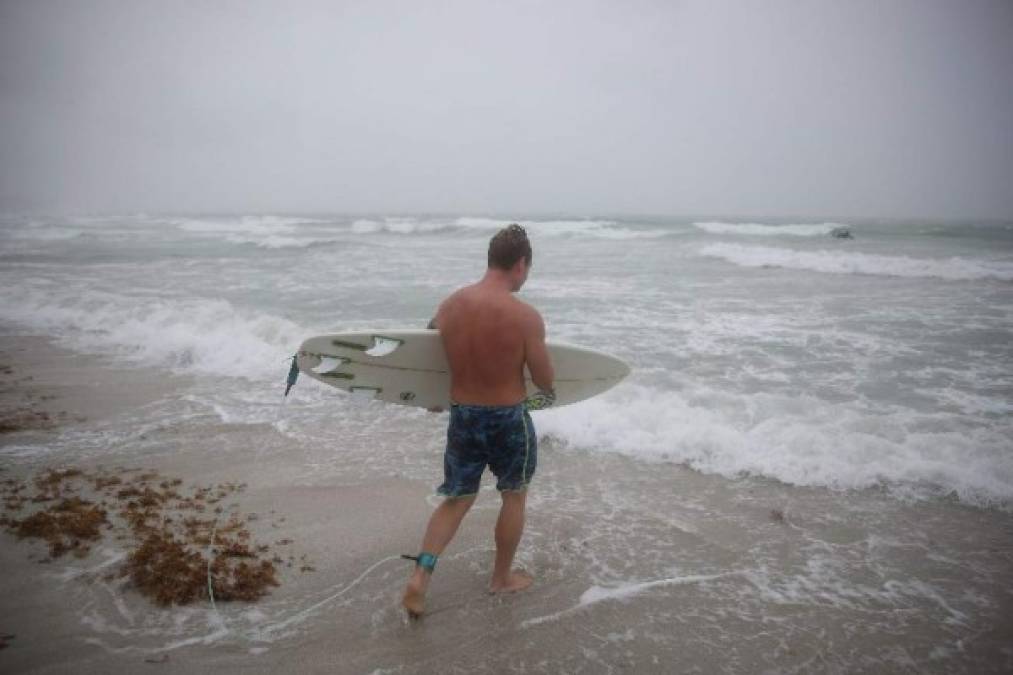Las autoridades emitieron una advertencia de fuertes marejadas ciclónicas desde Shell Beach, Luisiana, hasta la frontera de Misisipi-Alabama.