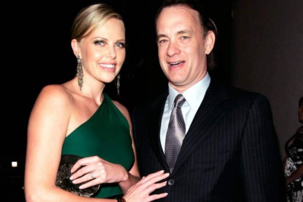 Charlize Theron admira y se siente atraída por el reconocido Tom Hanks.