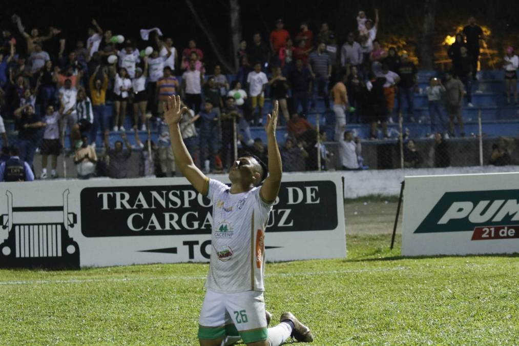 Entre oraciones y agradecimientos, así fueron las reacciones de otros futbolistas tras el triunfo.