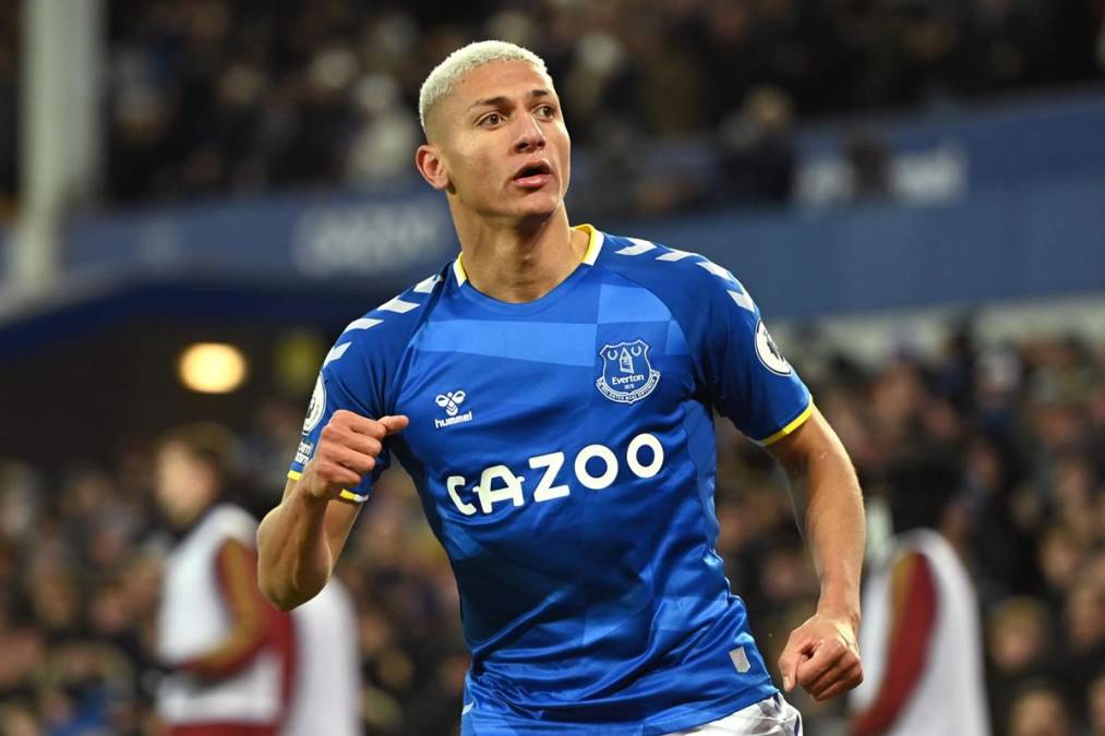 Richarlison podría cambiar de equipo en la Premier League. El periodista brasileño Bruno Andrade apunta que las negociaciones para que el delantero deje el Everton por el Tottenham a cambio de 60 millones de euros están muy avanzadas.